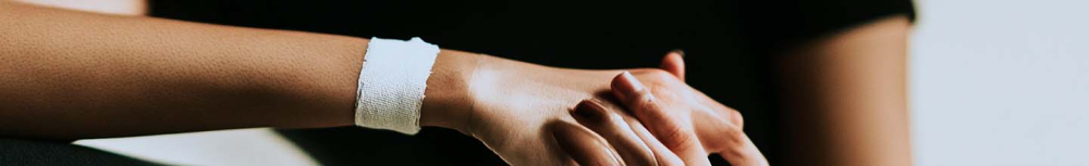 Comment retirer un pansement hydrocollo&iuml;de sans douleur ?