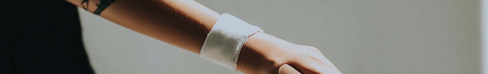 Combien de temps un pansement hydrocollo&iuml;de peut-il rester en place ?