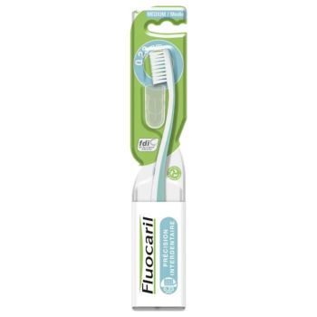 Brosse &agrave; dents m&eacute;dium Pr&eacute;cision interdentaire Fluocaril - une brosse &agrave; dents