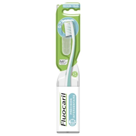 Brosse &agrave; dents m&eacute;dium Pr&eacute;cision interdentaire Fluocaril - une brosse &agrave; dents