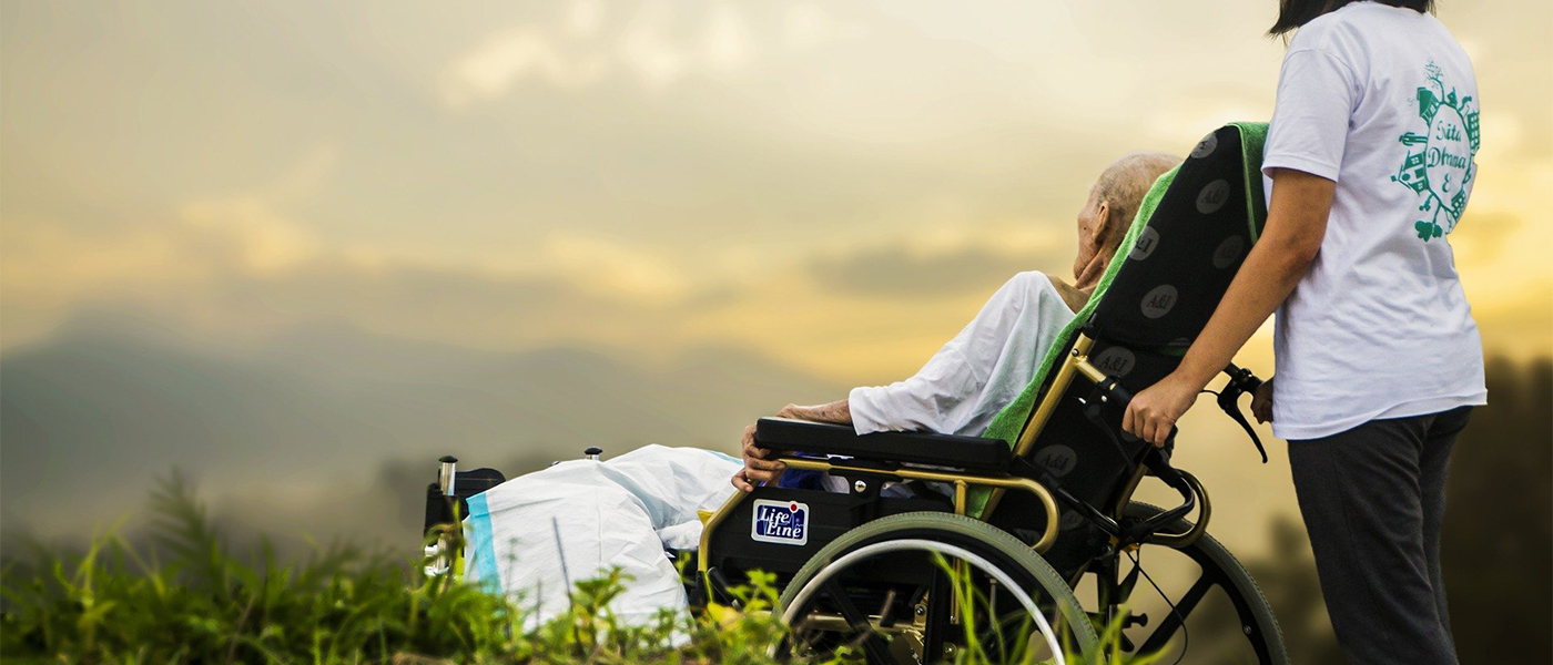 personne &acirc;g&eacute;e