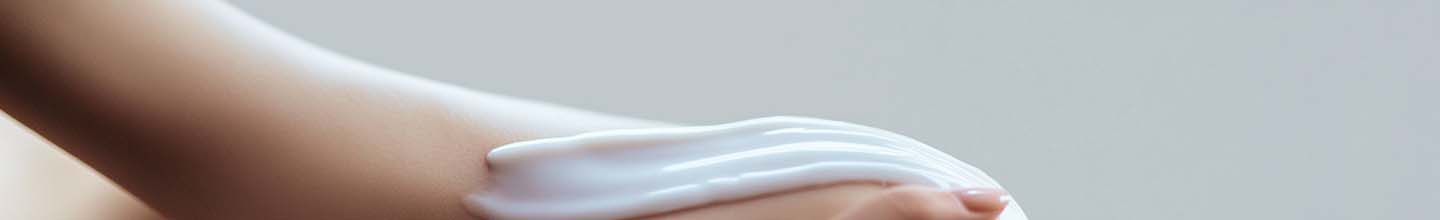 Quelle est la différence entre un nettoyant moussant et un lait démaquillant ?