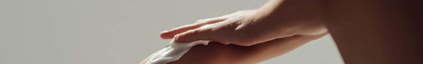 Un lait d&eacute;maquillant est-il la m&ecirc;me chose qu&rsquo;une huile d&eacute;maquillante ?