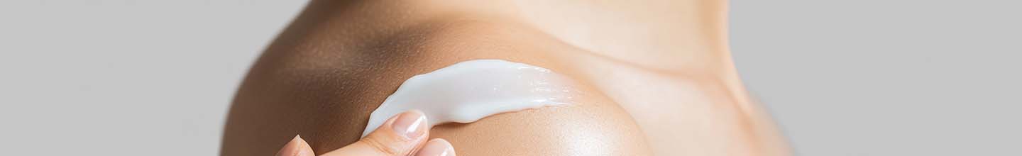 Puis-je utiliser du sérum à la vitamine C et du sérum à l'acide hyaluronique ensemble ?