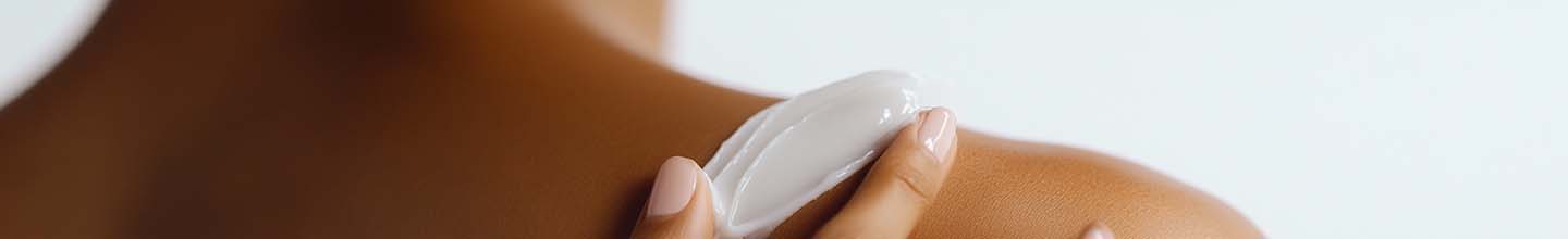 Dans quoi puis-je tremper mes pieds contre les champignons ?