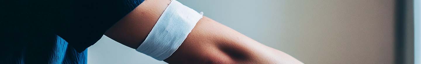 Quels sont des exemples de pansements hydrocollo&iuml;des ?