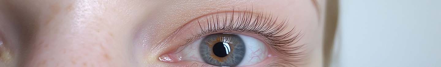 Quel agent antiseptique est sans danger pour les soins ophtalmiques ?